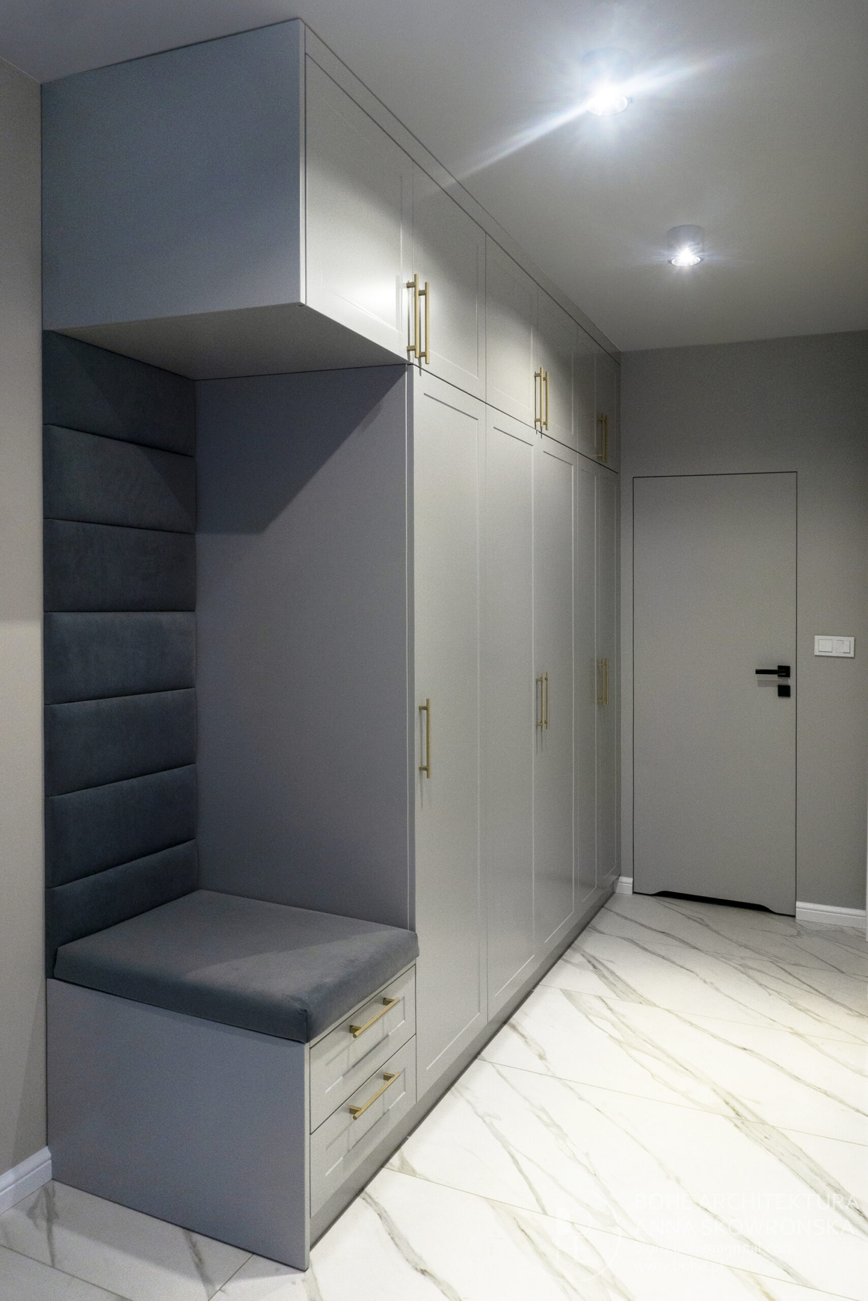 projekt korytarza w jasnych barwach mieszkanie architekt białystok